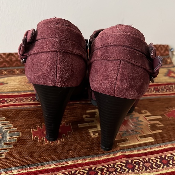 White Mountain Suede Bordeaux Ankle Booties. #8. - Picture 2 of 12